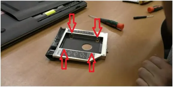 Hogyan tegyük egy második merevlemezt a laptop helyett az optikai meghajtót (HDD) Hogyan tegyük egy második merevlemezt a laptop helyett az optikai meghajtó