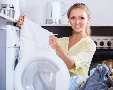 Hogyan mossa ágynemű mosógépben vagy kézzel, úgy, hogy nem ül le (kézzel) Hogyan mossa ágynemű mosógépben vagy kézzel, úgy, hogy nem ül le