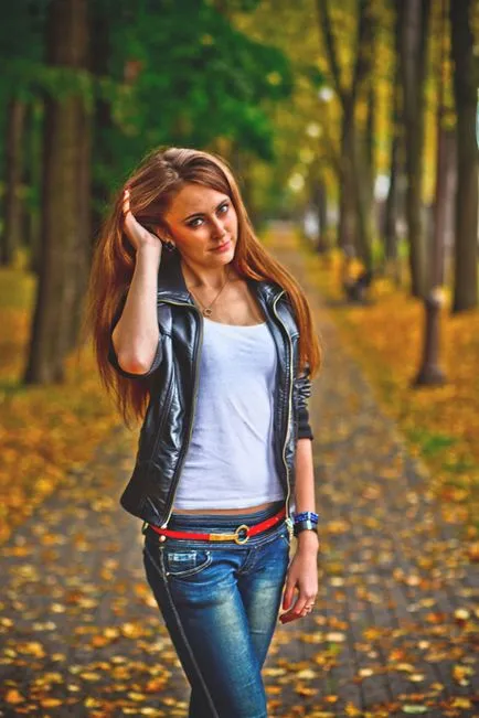 Hogyan jelent, hogyan jelent meg egy fotózásra a felszabadult, gyönyörű pózok, két (fotózásra) Hogyan jelent, hogyan jelent meg egy fotózásra a felszabadult, gyönyörű pózok, két