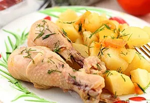 Főzni burgonya, párolt multivarka csirke vagy hús (burgonya) Főzni burgonya, párolt multivarka csirke vagy hús