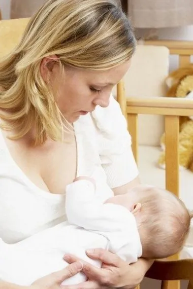 Hogyan kell tanítani egy újszülött, hogy a rendszer a nap és táplálkozást csecsemőknek