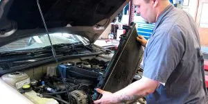 Ahogy öblítés motorhűtő radiátor, anélkül, hogy távolítsa el (mosás) Ahogy öblítés motorhűtő radiátor eltávolítása nélkül