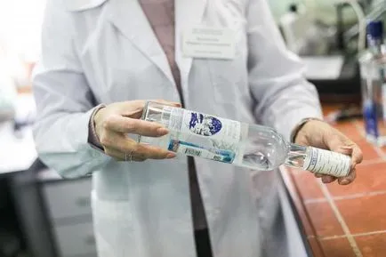 Hogyan ellenőrizheti, hogy a hamisított vodka