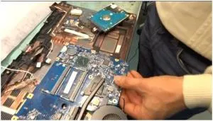Hogyan szétszedni laptop Acer Aspire v5-571 részletesen