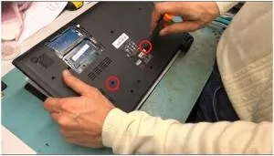 Hogyan szétszedni laptop Acer Aspire v5-571 részletesen