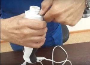 Ahogy szétszerelni keverőbe (szétszerelt) Hogyan szétszerelni a turmixgép