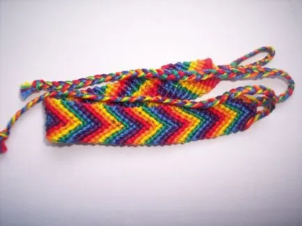 Hogyan készítsünk egy karkötőt a szálat a kezében rendszereket képek és videó