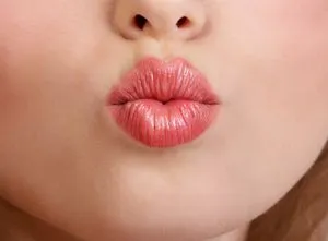Hogyan lehet az ajkak vörös rúzs nélkül gyakorlati tanácsokat