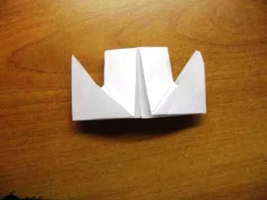 Hogyan készítsünk egy csónakot papír