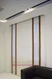 Hogyan lehet elrejteni a mennyezeten párkány
