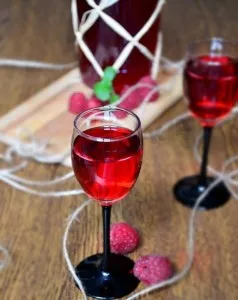 Hogyan készítsünk egy likőr otthon kedvelt receptek