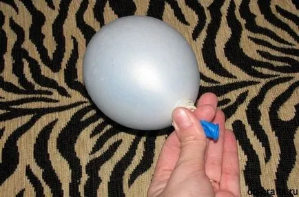 Hogyan készítsünk egy labdát a labdát a kezét