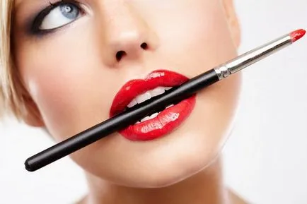 Hogyan készítsünk egy professzionális make-up otthon lépésről lépésre