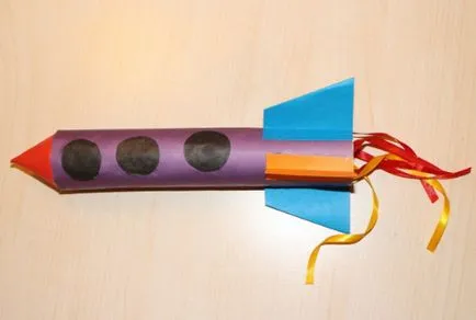 Hogyan készítsünk egy rakéta saját kezűleg készült papír, karton, mérkőzések, fóliák és palackok - program