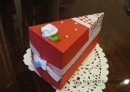 Hogyan készítsünk egy tortát egy meglepetés a papírt a kezét