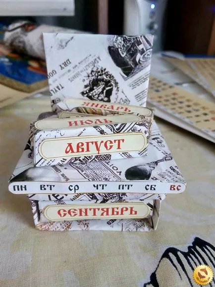 Hogyan készítsünk egy öröknaptár kezüket papírból (a) Hogyan készítsünk egy öröknaptár kezüket kifogyott a papír