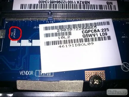 Hogyan lehet eltávolítani az akkumulátor fedelét a laptop acer