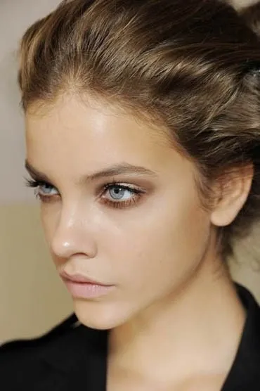 Hogyan hozzunk létre egy make-up Nude