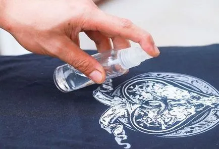 Hogyan lehet eltávolítani a matricát a ruhákat, hogy távolítsa el a vasalható papírra ingek
