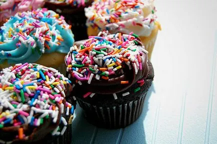 Hogyan lehet díszíteni cupcakes csokoládé