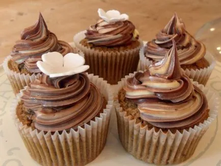 Hogyan lehet díszíteni cupcakes csokoládé