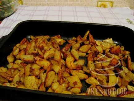 Burgonya fűszerekkel, sült a kemencében - a recept egy fotó