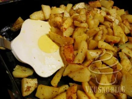 Burgonya fűszerekkel, sült a kemencében - a recept egy fotó