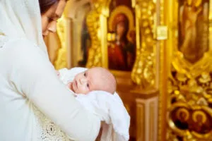Amikor keresztelni az újszülött, valamint annak szükségességét, hogy készítsen