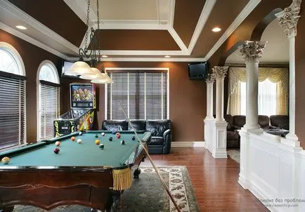 Az oszlopok a belső lakások és házak, modern design a fotó