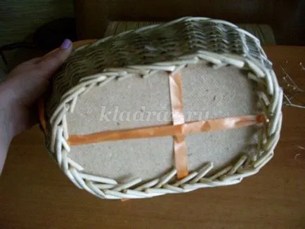 Összetételét a virágok a kosárban kezével (a szerző) Összetételét a virágok a kosárban kezével