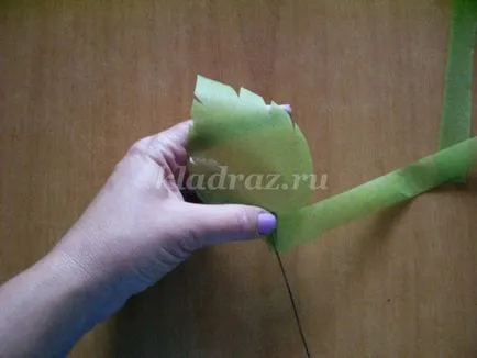 Összetételét a virágok a kosárba a kezével (összetétel) Összetételét a virágok a kosárban kezével