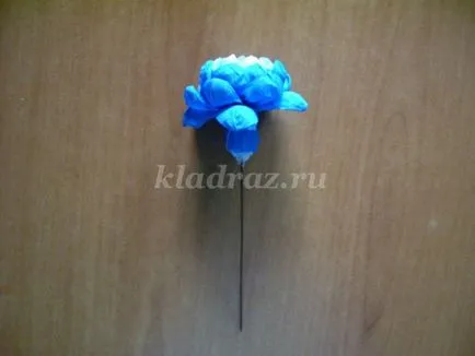 Összetételét a virágok a kosárba a kezével (lépésről lépésre) Összetételét a virágok a kosárban kezével