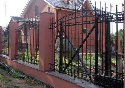 Kovácsoltvas kerítés kezük fotó, videó használati