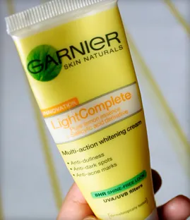 Krém Garnier (az életet adó nedvesség, alapvető ellátás, fiatalos ragyogás és öregedésgátló)