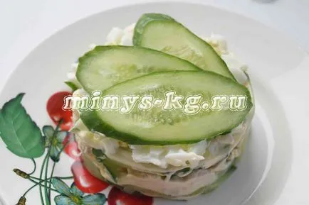 Saláta csirkemellel és friss uborka, diéta receptjét (csirke) Saláta csirkemellel és friss uborka, diéta recept
