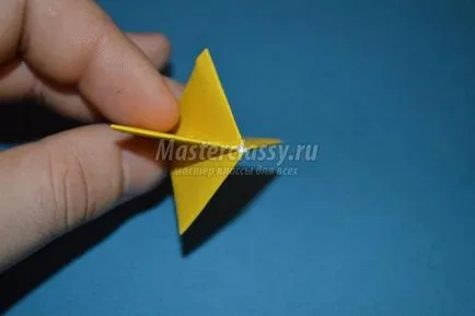 Hogyan készítsünk egy liliom a papír Hogyan készítsünk egy liliom a papír