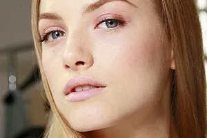 Make-up stílusban Nude (nude) -, hogyan kell csinálni (lépésről lépésre video oktatóanyagokat és fotógaléria)