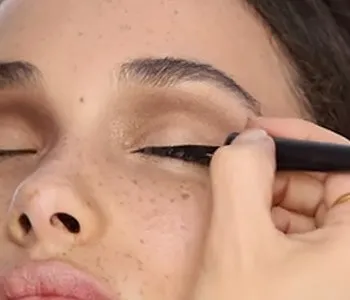 Cat eye make-up 6 lépésben egy csábító pillantást
