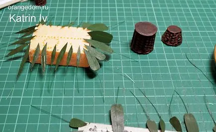 Miniatűr virágok fonott cserépben babaház