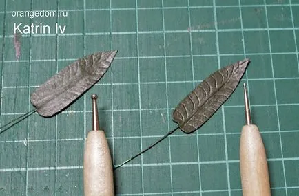 Miniatűr virágok fonott cserépben babaház