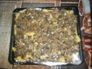 Hús francia burgonyával és gombák a sütőben recept egy fotó