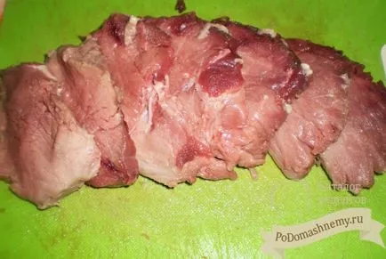 Hús sült paradicsommal és gombával