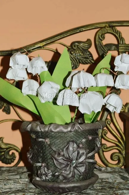 Hogyan készítsünk egy liliom a papír Hogyan készítsünk egy liliom a papír