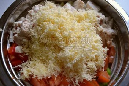 Új csirke saláta, paprika (Christmas csirke saláta és paprika recept) Szilveszteri saláta csirkével és paprikával