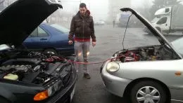 Nyitunk egy halott akkumulátort bmw általános információkat BMW gépkocsik és karbantartás