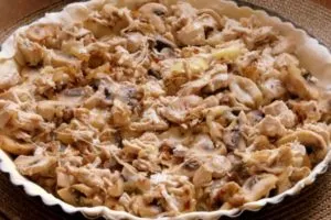 Cake csirkével és gombával -, hogyan kell főzni, egyszerű receptek, lédús töltelékkel