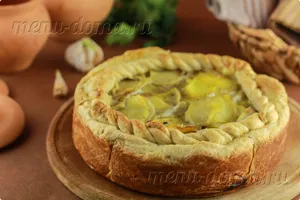 Pie burgonyával és gombák a sütőben recept fényképpel (kész leveles tészta) Pie burgonyával és gombák a sütőben recept egy fotó