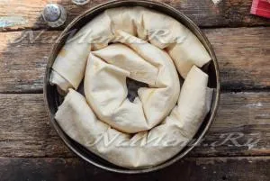 Pie pita kenyeret darált húst a sütő, a recept egy fotó (fokhagyma) Pie pita kenyér darált hús a sütőben, a recept egy fotót