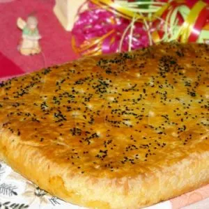 Pite hús és a burgonya élesztős tészta