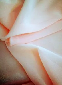 Ruha chiffon kezük